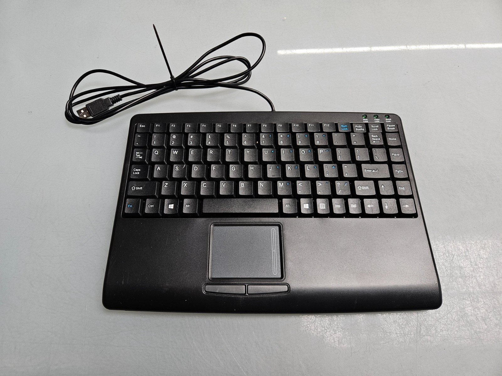 Adesso USB Mini Keyboard with Touchpad Adesso AKB-410UB 