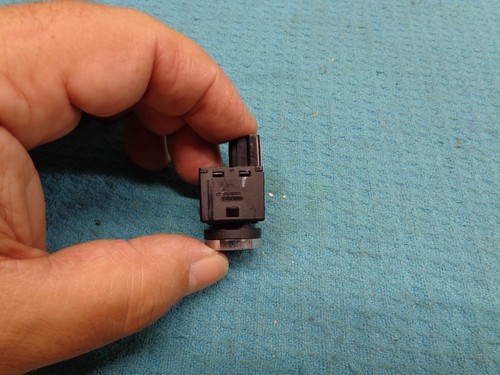 INTERRUPTOR TAPA PUERTA SOLAPA GAS COMBUSTIBLE POTENCIA DODGE DURANGO 14 15 16 17 18 19 20 - Imagen 3 de 6