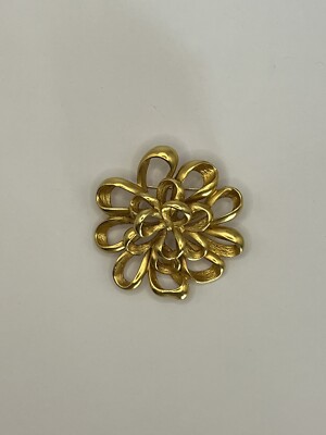 Exquisite vergoldete Blumenbrosche - 7 cm Durchmesser, elegant und zeitlos