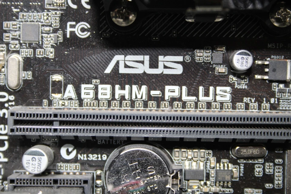 Scheda madre Asus A68HM-PLUS 4 GB Ram AMD A8 serie 6600 - Immagine 3 di 4