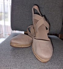 Slingpumps mit gekreuzten Gummibänder der Ma...