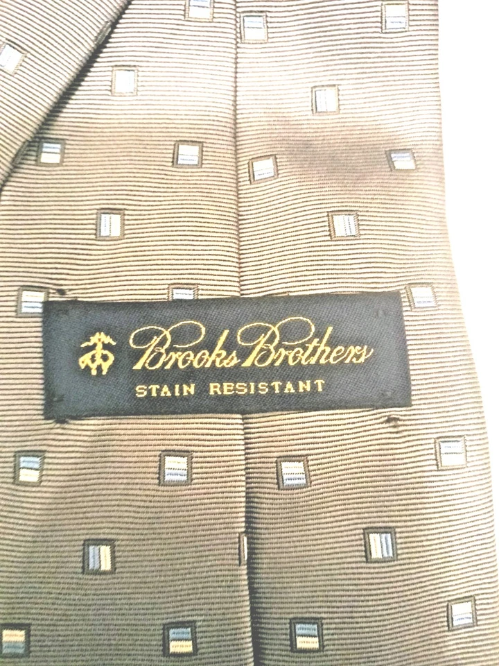 Corbata Brooks Brothers pura seda resistente a las manchas. Tejido en Inglaterra. Hecho en Estados Unidos Foto 4 de 4