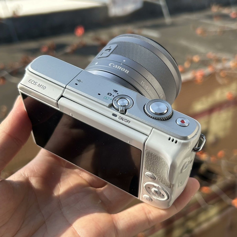 Canon EOS M10 Mirrorless Digital Camera with EF-M 15-45mm Lens