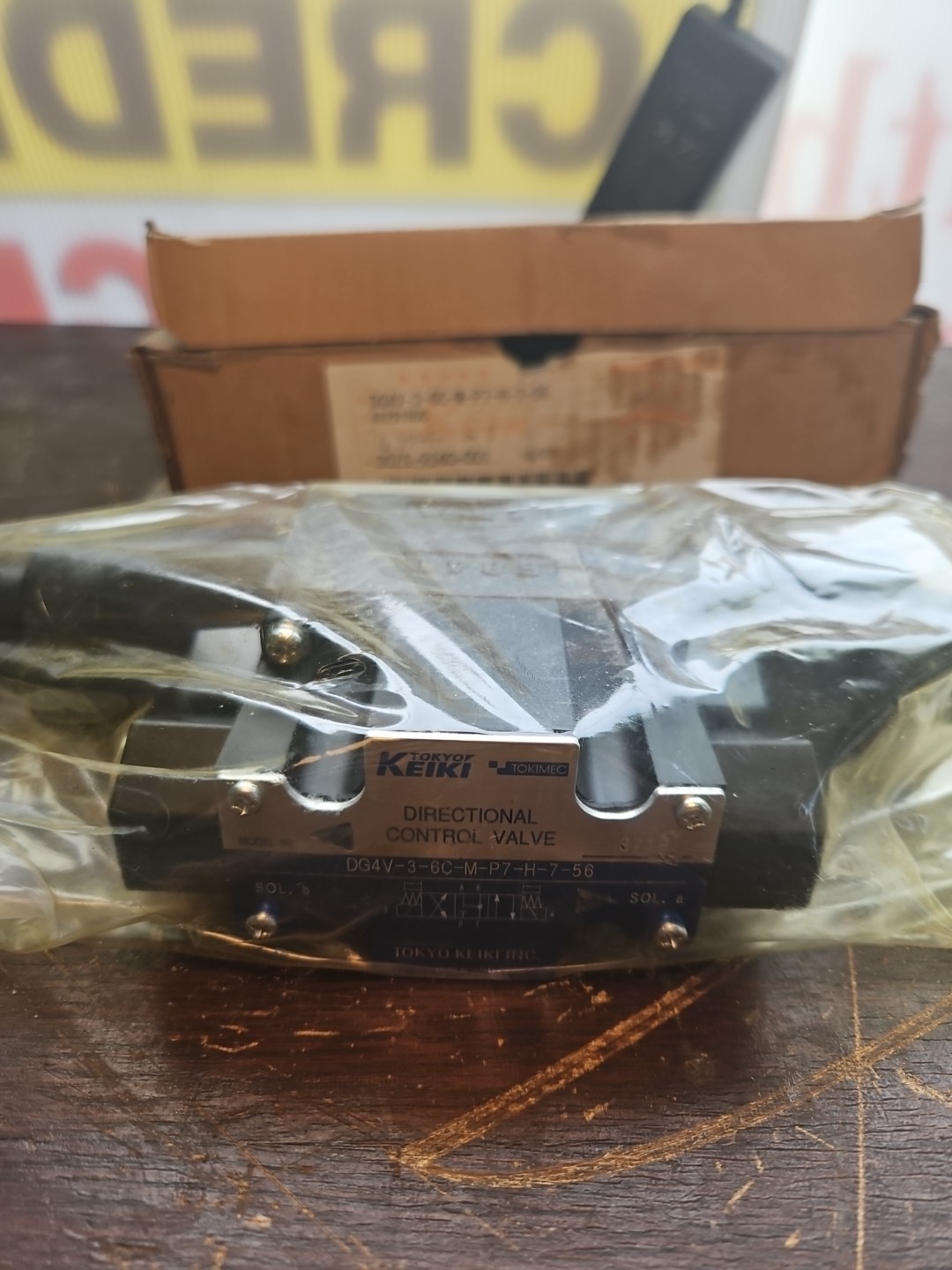 KEIKI Solenoid Directional Valve DG4V-3-6C-M-P7-H-7-56 NOS
