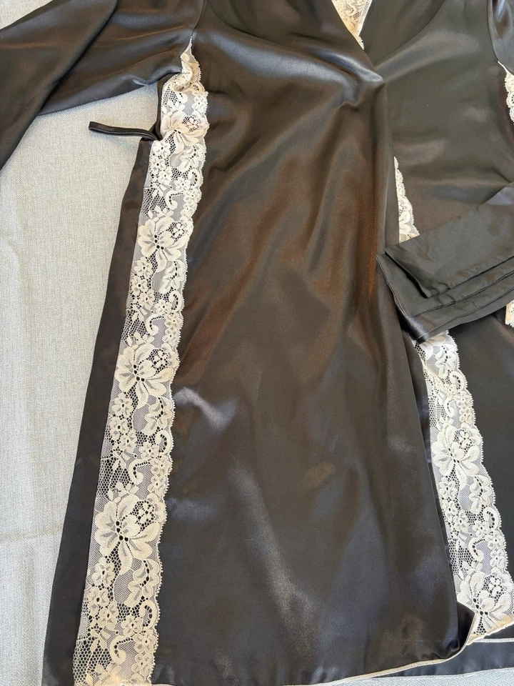 Fredericks Of Hollywood De Colección Bata Negra Sedosa Recortada en Rubor Encaje Poliéster Abanico Foto 3 de 4