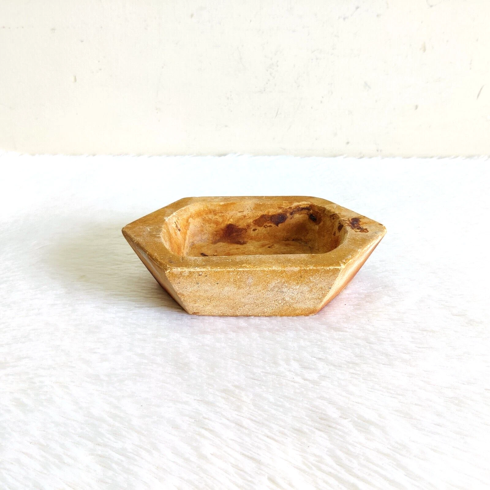 Vintage Primitive Handmade Yellow Stone Mortar Decorative Collectible STO153
Opens in a new window o