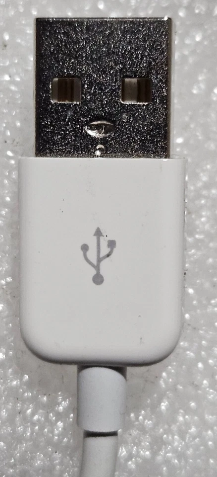 2 X Genuine Apple iPod Phone 2G 3G 4& 4S USB Data / Sync & Charge Cable MA591G/A - Image 2 of 4