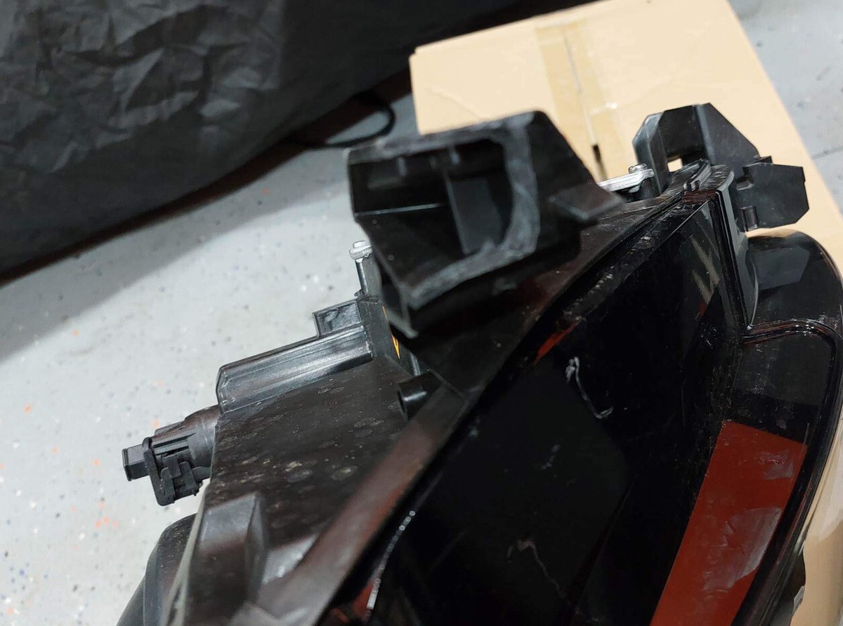 2017-2020 Alfa Romeo Giulia Driver Left Xenon Headlight 50564106  