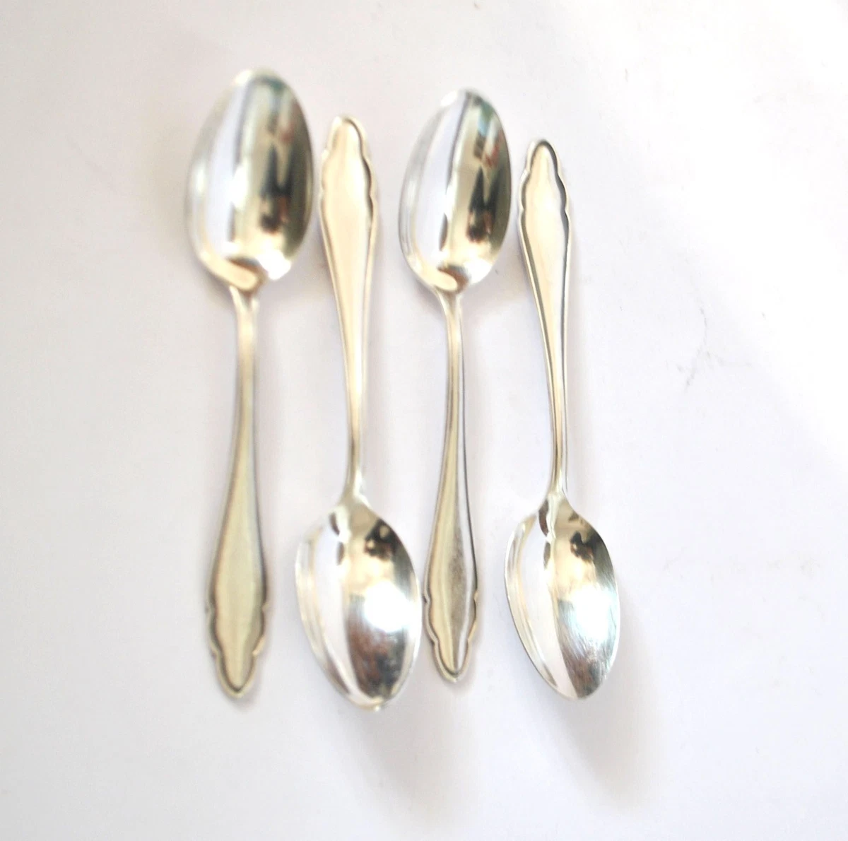 DEETJEN Lot 4 cuillères à dessert en métal argenté DESIGN Moderniste chantourné