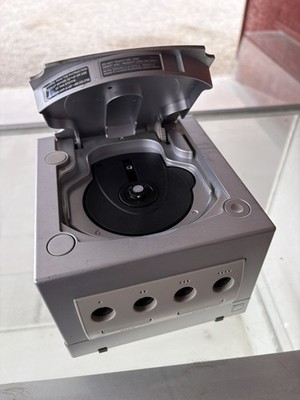 Nintendo GameCube Silver Console - DOES NOT WORK FOR PARTS ONLY - Laser Issues