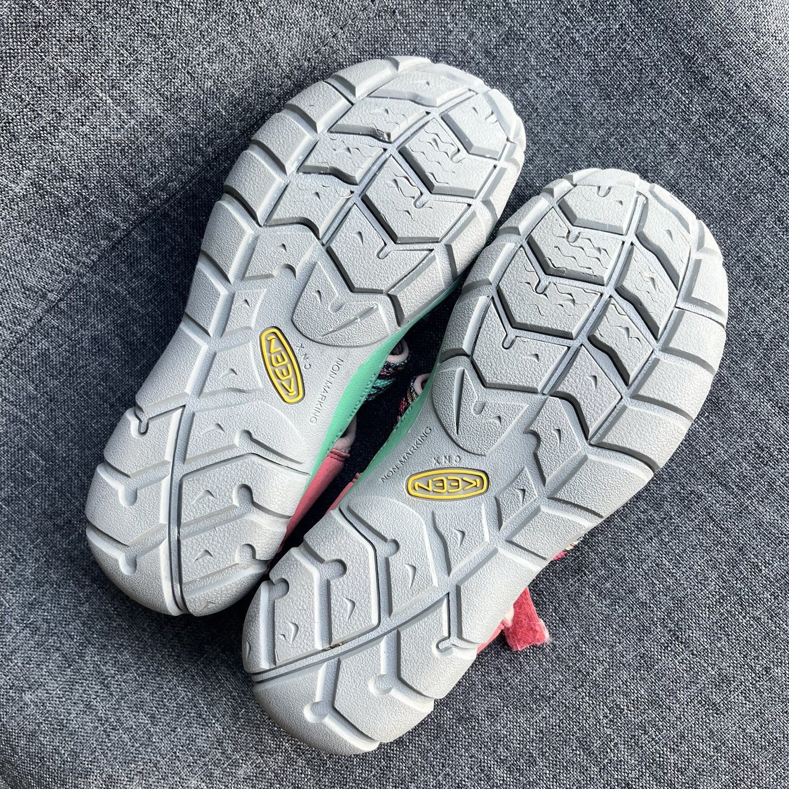 Sandali da bambino KEEN Seacamp II taglia 3 verde rosa scarpe da trekking acqua usati in ottime condizioni farfalla