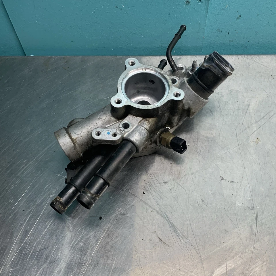 Carcasa termostato Hyundai Sonata Kia Rondo 2007-2010 2,4 L OEM Foto 2 de 4
