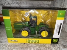 1/32 John Deere 8960 4WD Tractor Prestige Collection Die-Cast  Ertl