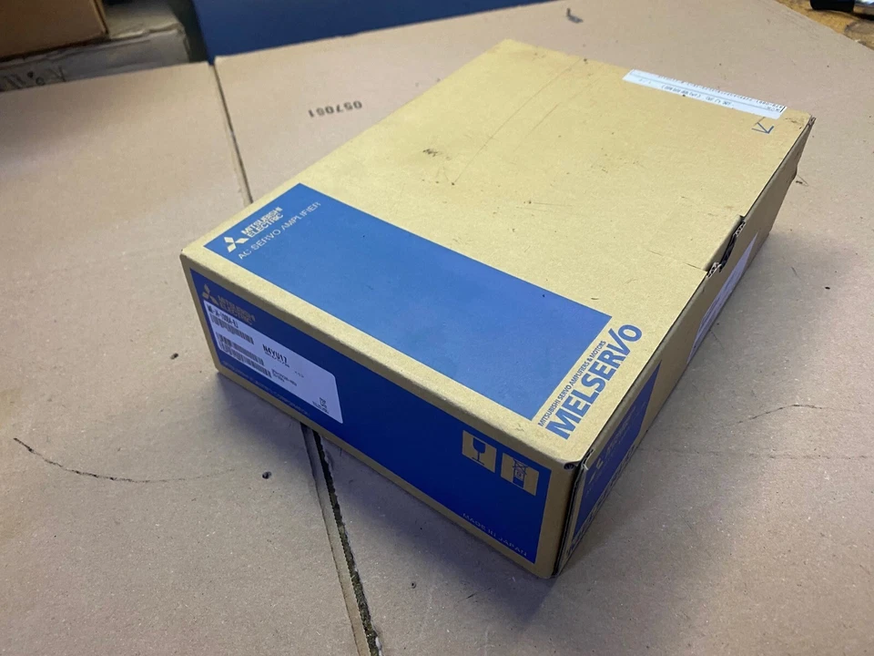 NEW Mitsubishi MR-J4-100B4-RJ AC Servo Drive 1KW NIB USA - Image 4 of 4