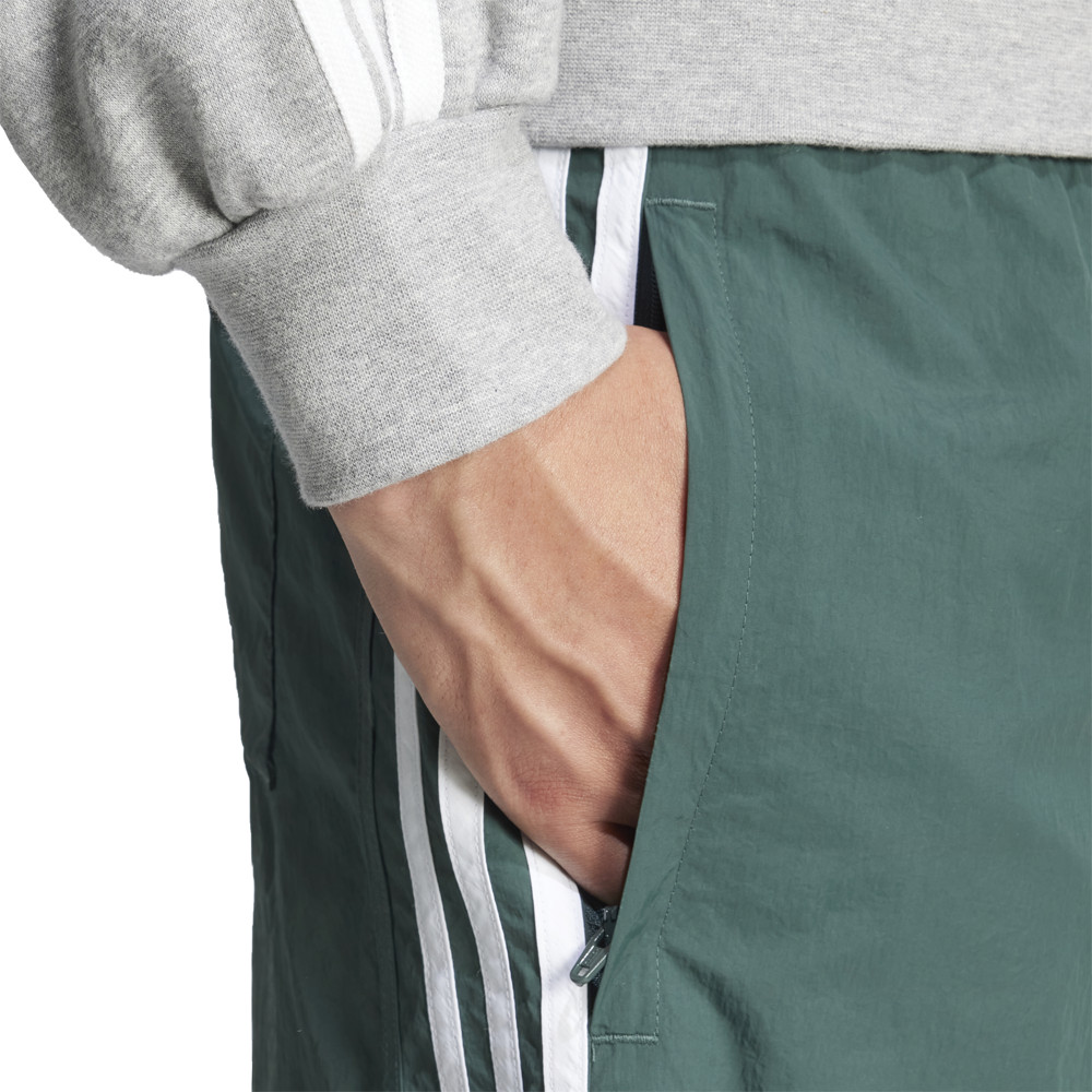 adidas Classics Sprinter Athletic Shorts Mens Green Casual Athletic Bottoms JN54 thumbnail 4