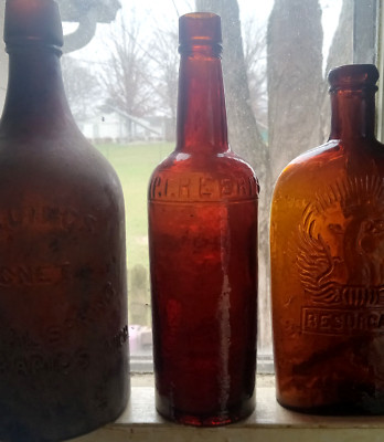 PRETTY RED AMBER P.F.HEERING 3 PC MOLD BLOWN 1870s LIQUOR BOTTLE DRIPPY LIP
