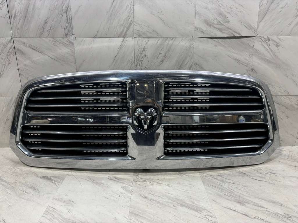 2013-2018 DODGE RAM 1500 GRILLE OEM UPPER FRONT CENTER CHROME