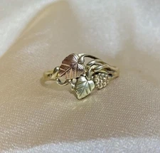 10K Black Hills Gold 2 Leaf & Grapes Tri Color Ring-Diggers Gold Size 2 Grams