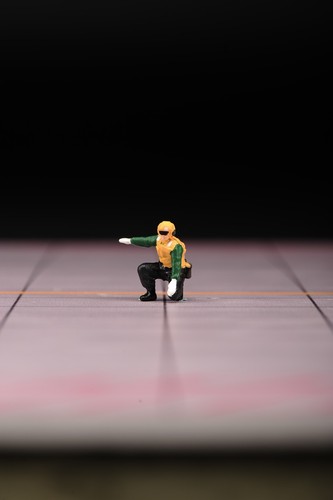 Resin 1/72 Diorama Miniature Toys Figures Kneeling aircraft carrier ground crew - Picture 2 of 4