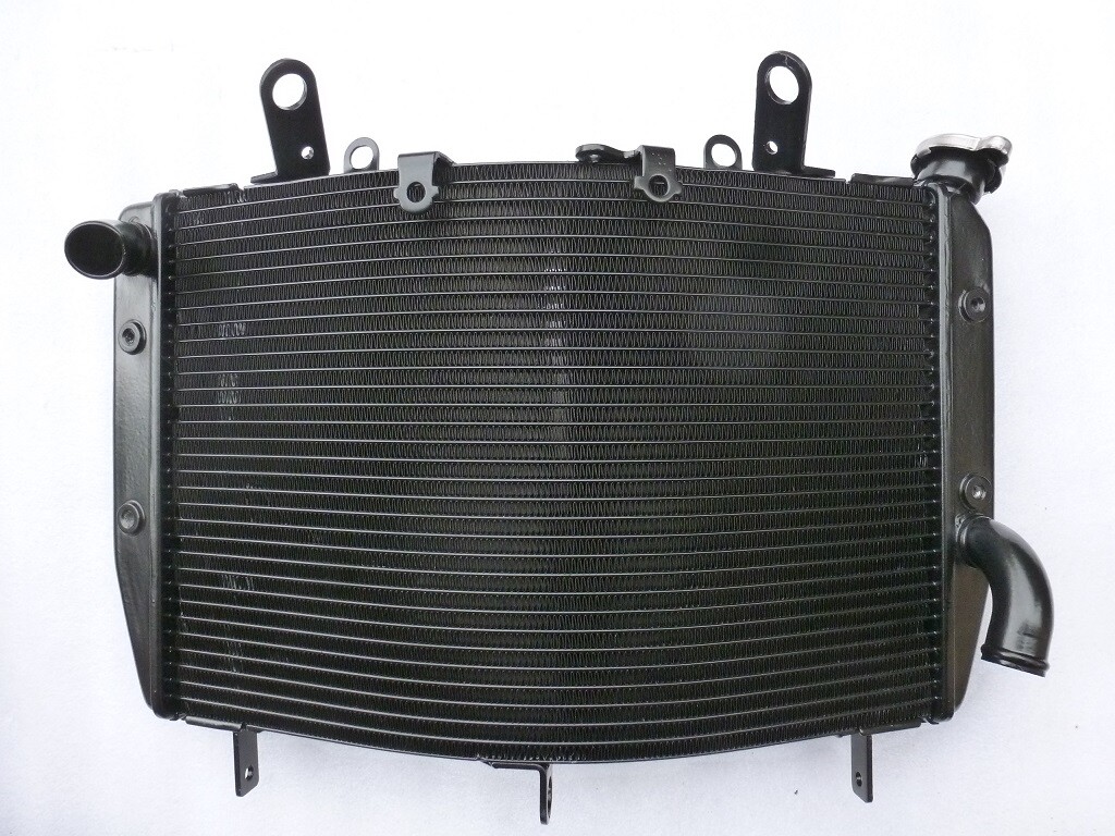 Radiateur eau R6 anti surchauffe pour remplacer une pièce moto fuyante