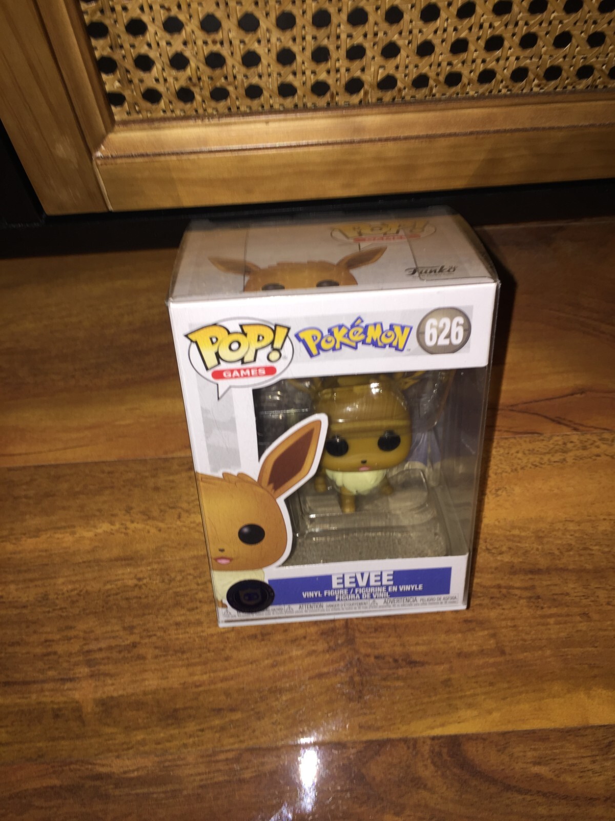 Funko Pop! Vinyl Games Pokemon Standing Eevee Pose Figure #626 Free Protector