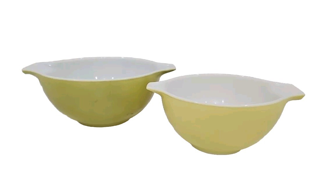 Vintage Pyrex Cinderella Yellow Mixing Bowl 1.5qt