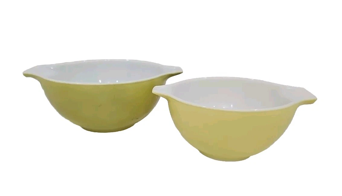 Vintage Pyrex Cinderella Mixing Bowls Stamped 33 1970s Yellow Light Green 1.5qt,