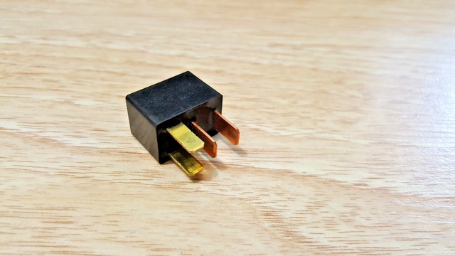 Mitsubishi mr588567 реле