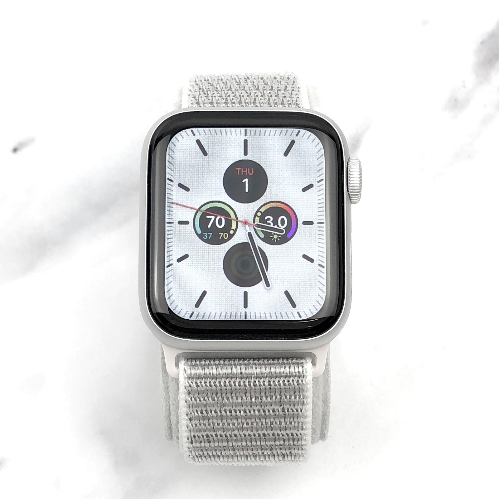 Apple Watch Series 5 40 mm Silver Aluminum with Silver Nylon Loop (GPS)