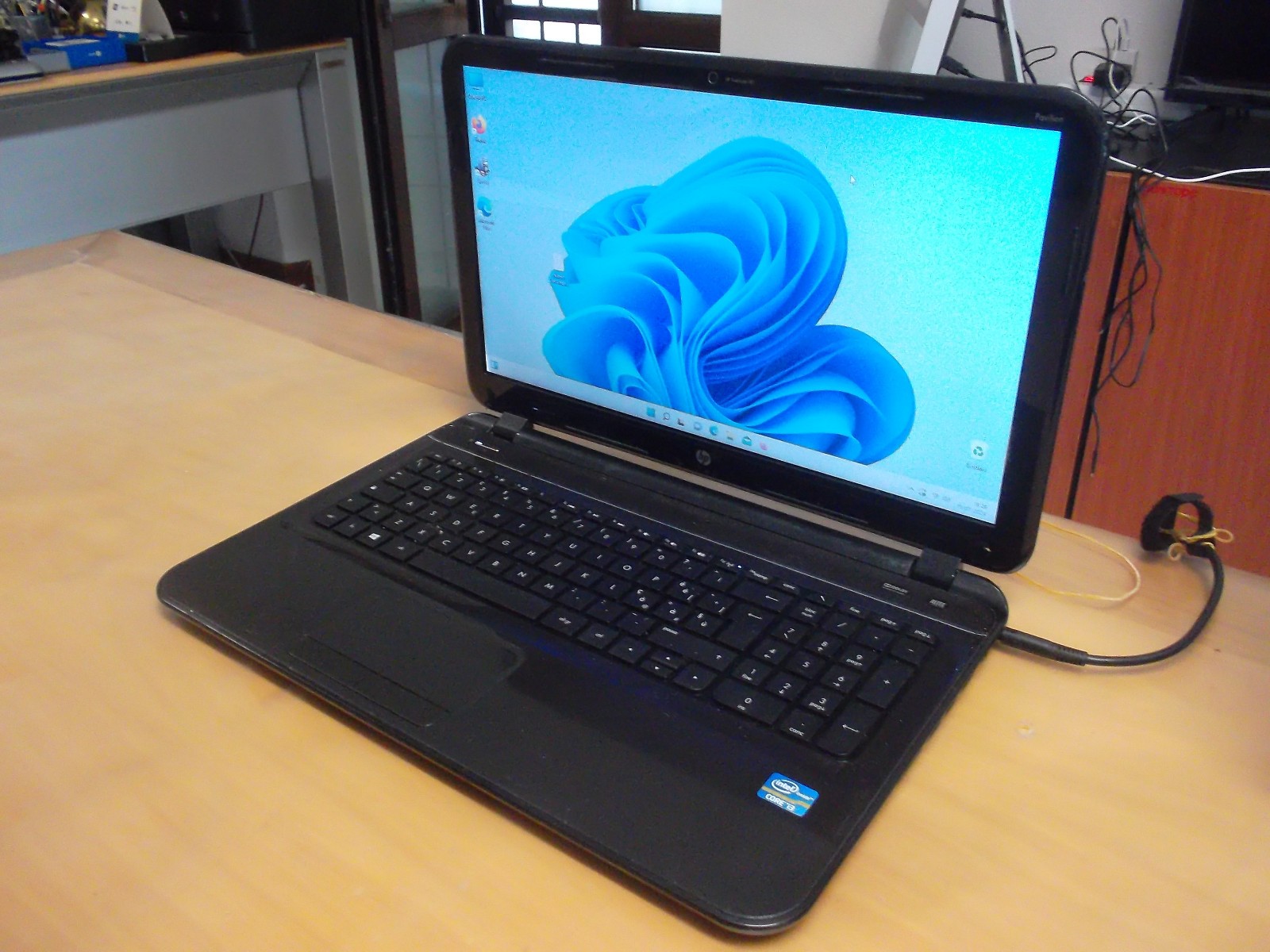 NOTEBOOK HP 15-B035EL CORE I3+4GB+120SSD+WINDOWS 11