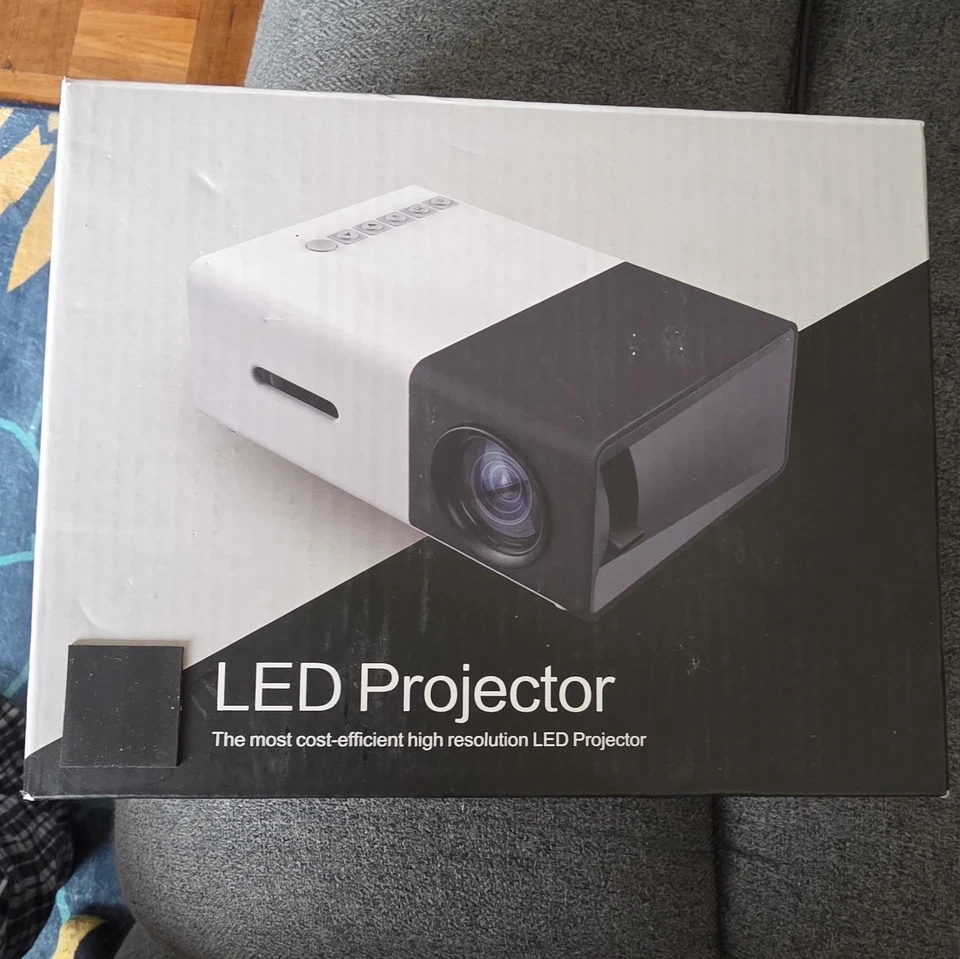 Excelvan YG300 Mini Portable LED Pocket Projector (no charger)  - Image 2 of 3