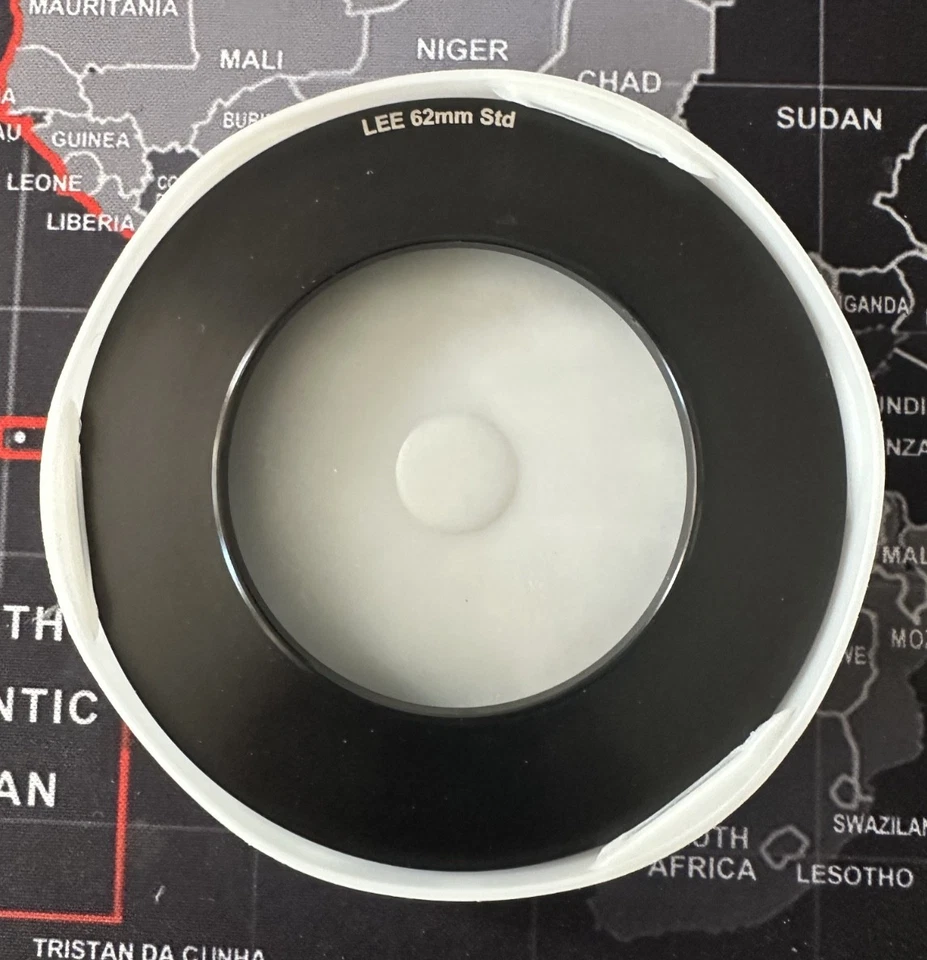 LEE FILTERS 62MM STD LENS ADAPTER RING FOR 100MM SYSTEM - Image 2 of 2