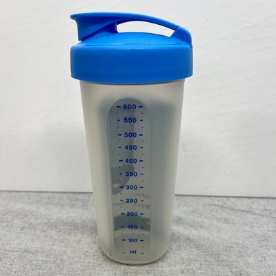 Tupperware 20 oz Quick Shake with Flip Top Lid and Insert Blue NEW