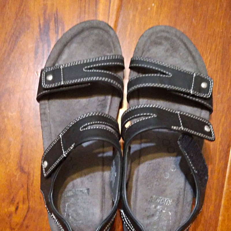 Khombu Men's Black Slip-On Sandals US 9 Hook & Loop Adjustable Straps