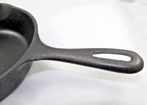 Vintage Griswold Cast Iron 7 Inch Skillet A/4 Well Seasoned - Picture 4 of 14