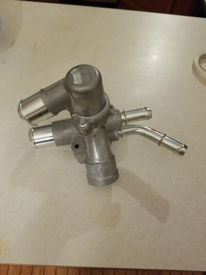 Termostato utilitario Ford Police Interceptor 2013-2019 carcasa Dorman 72889KT Foto 3 de 4