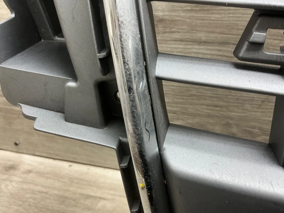 2010-2011-2012- Audi S5 Front Bumper Grille Upper OEM 8T0853651F - Image 3 of 4