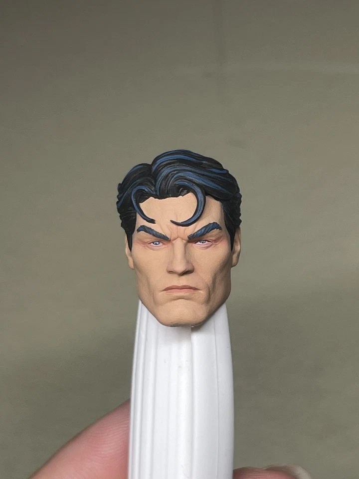 Figura de acción Mcfarlane tallada cabeza de Bruce Wayne de anime pintada 1/12 Foto 2 de 4