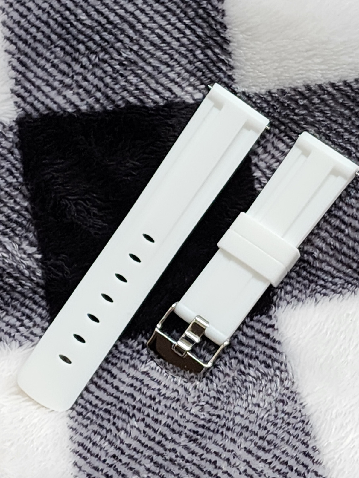 22mm White Quality Silicone Rubber Solid Buckle Watch Band Strap Water resistant