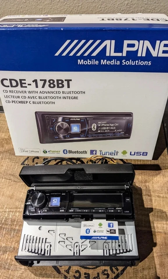 Autoradio Alpine CDE-178BT 4x50W, 3 PreOuts 4V, CD MP3 Bluetooth USB Aux-In - Immagine 2 di 4