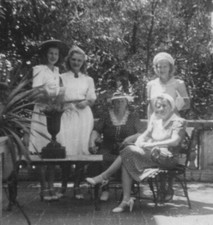 Group Pretty Women Garden Hats Dresses Patio Palm Trees 1940s Portrait