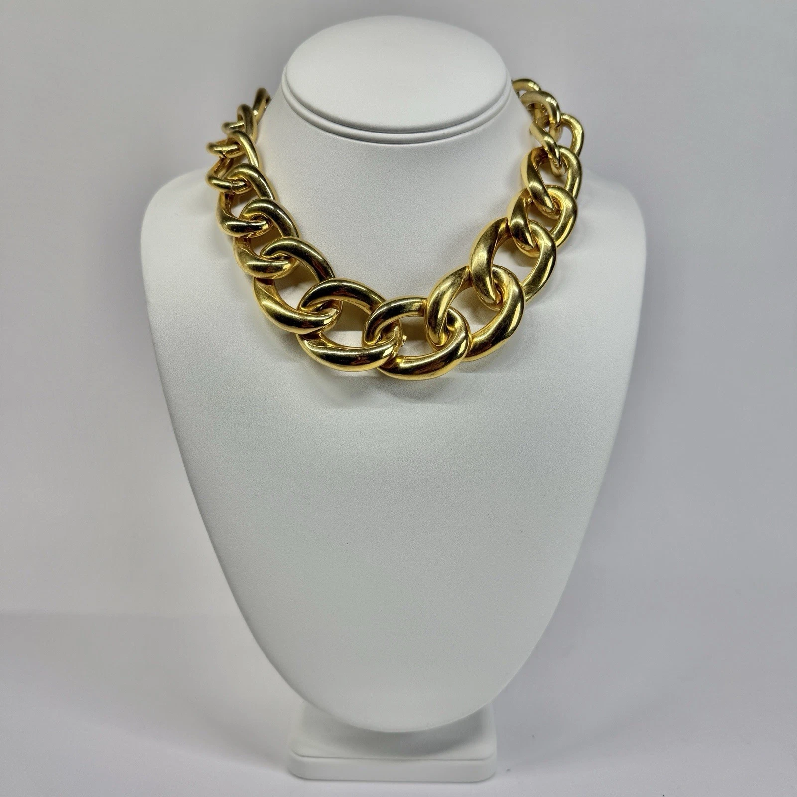 Elegant Chunky Curb Link Chain Gold Tone Vintage Necklace Jewelry N376