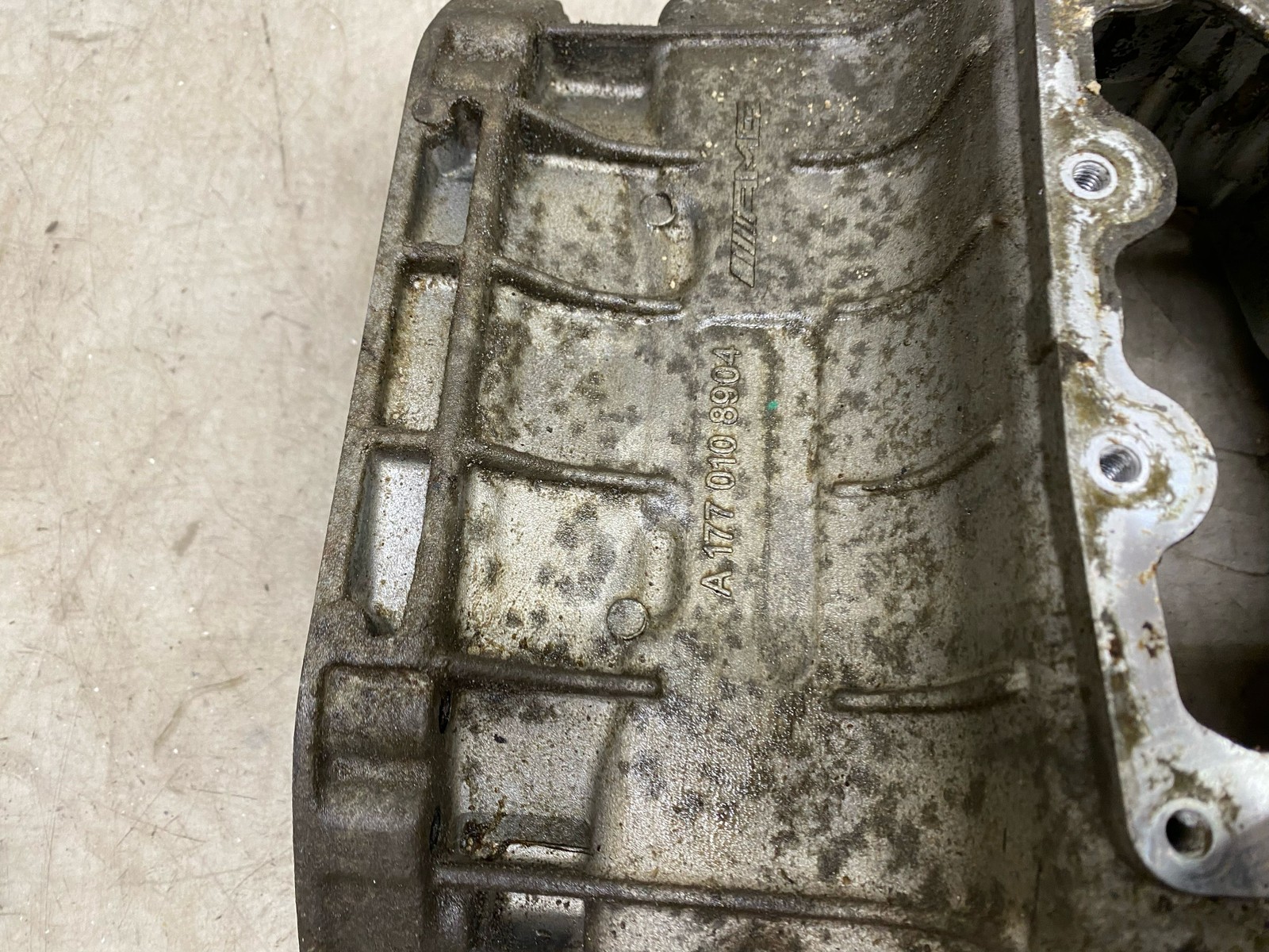 2020-2025 ASTON MARTIN DBX OEM 4.0L UPPER ENGINE OIL PAN 1770108904