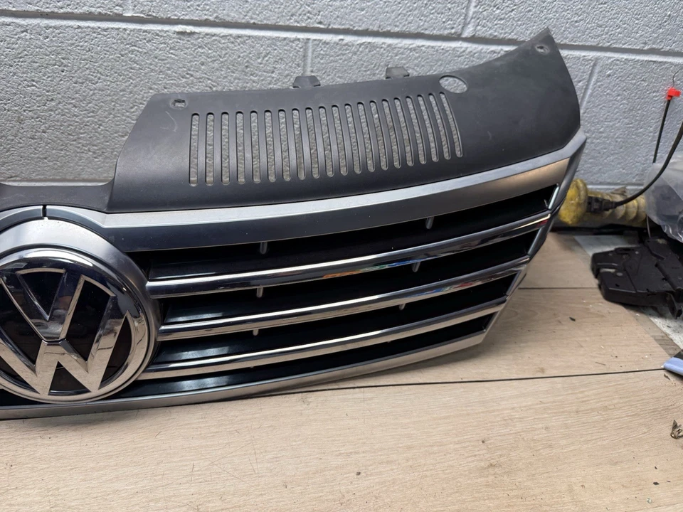 REJILLA CAPÓ DELANTERO CROMADA VOLKSWAGEN PASSAT CC OEM 13-17 Foto 2 de 4