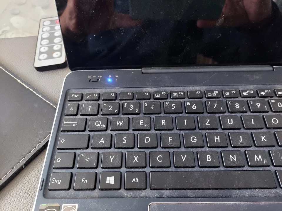 Asus T100chi Tablet mit Tastatur Bildschirm startet nicht. - Bild 2 von 4