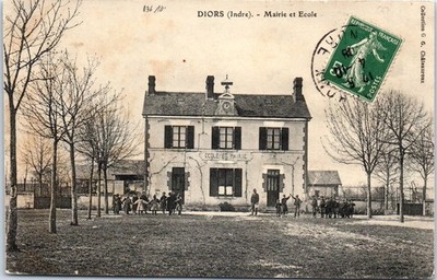 36 DIORS - Rathaus und Schule