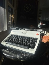 1972 Olympia SM9 De Luxe Portable Typewriter Elite Font with Case Clean & Tested thumbnail