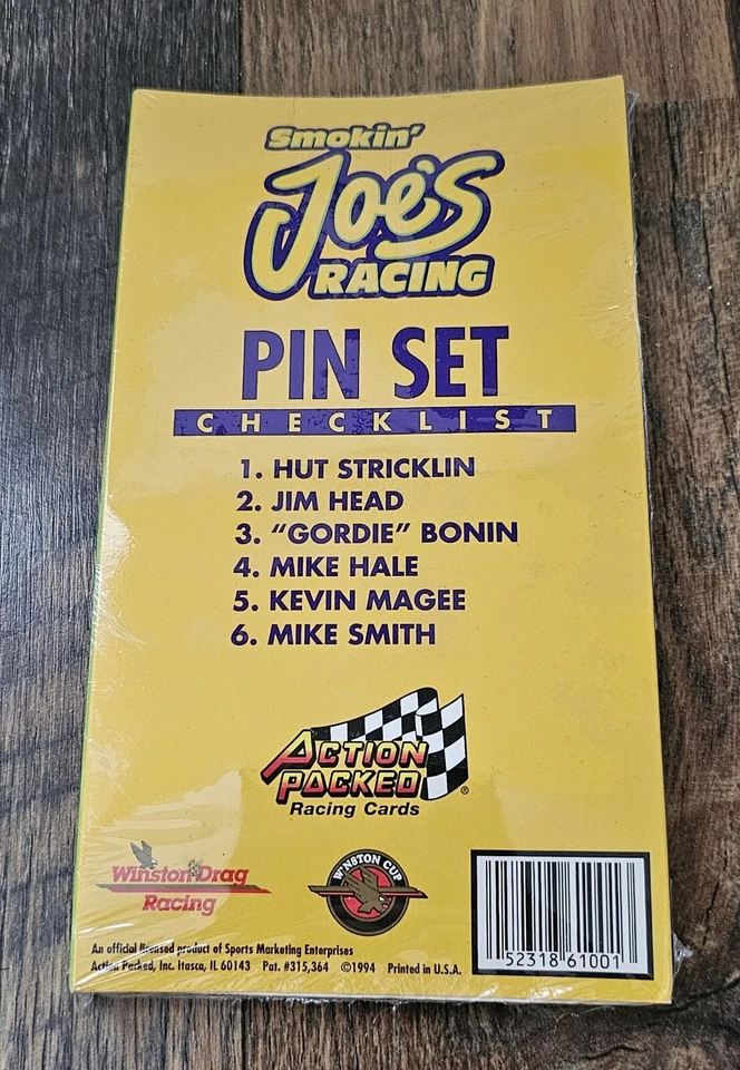 NUEVO 1994 Smokin' Joes Racing Pin Set SELLADO Juego de Cartas de Carreras Llenas de Acción Foto 2 de 3