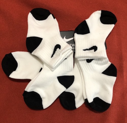 Nike Kleinkind 6 Paar Socken 6-12 & 12-24 Monate & 2-4 Jahre weiß & schwarz UNISEX - Bild 1 von 7
