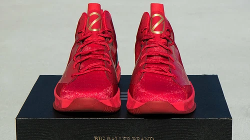 Big Baller Brand/BBB ZO2 Triple Red Basketball Shoes, 2 Free T-Shirts & 1 Hoodie